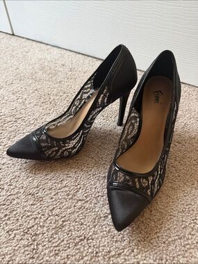 Fioni Black Lace Pointed-Toe Stiletto Pumps